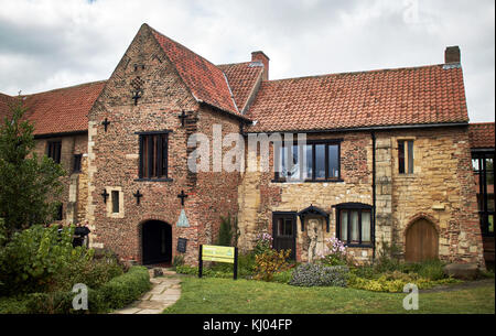 England, East Riding von Yorkshire, Beverley, YHA Beverley Friary, Luxus Gruppe Urlaub Bereich eine wunderschön restaurierte Dominikanische Kloster in der Canterbury Tales zitiert Stockfoto