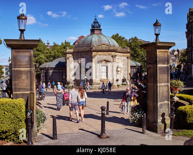 England, NorthYorkshire, Harrogate, Kurort, Montpellier Viertel, Äußere des Royal Pump Room Museum in einem achteckigen Gebäude erbaut im Jahr 1842 von Isaac Shutt untergebracht. Stockfoto