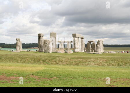 Stonehenge historische Stätte von der Westseite Osten suchen. Stockfoto