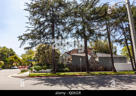 Er gehry Residence ist der Architekt Frank Gehry eigenen Haus. Es war ursprünglich eine Erweiterung, entworfen von Gehry und gebaut, um eine bestehende niederländische Kolonialzeit Stockfoto