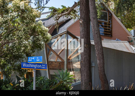 Er gehry Residence ist der Architekt Frank Gehry eigenen Haus. Es war ursprünglich eine Erweiterung, entworfen von Gehry und gebaut, um eine bestehende niederländische Kolonialzeit Stockfoto