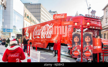 Cardiff, Großbritannien - 19 November, 2017: Der coca cola Weihnachtstruck hat in Cardiff im November 2017 ankamen. Stockfoto