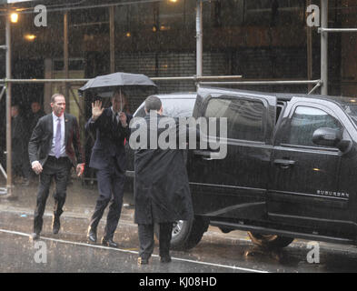 NEW YORK, NY - DEZEMBER 09: Catherine, Herzogin von Cambridge, besucht das National September 11 Memorial Museum mit ihrem Mann Prinz William, Herzog von Cambridge am 9. Dezember 2014 in New York City. Das Paar, das ohne ihren Sohn Prince George reist, ist auf einem dreitägigen US-Ostküstenbesuch. Dies ist der erste offizielle Besuch des Herzogs und der Herzogin in New York City. Personen: Prinz William, Herzog von Cambridge Stockfoto