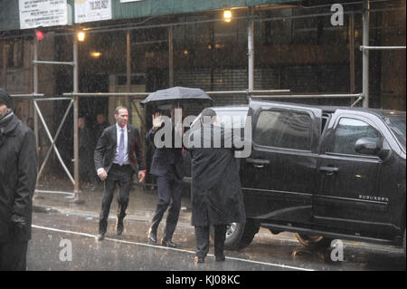 NEW YORK, NY - DEZEMBER 09: Catherine, Herzogin von Cambridge, besucht das National September 11 Memorial Museum mit ihrem Mann Prinz William, Herzog von Cambridge am 9. Dezember 2014 in New York City. Das Paar, das ohne ihren Sohn Prince George reist, ist auf einem dreitägigen US-Ostküstenbesuch. Dies ist der erste offizielle Besuch des Herzogs und der Herzogin in New York City. Personen: Prinz William, Herzog von Cambridge Stockfoto