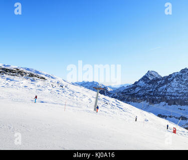 Winter Skigebiet in den Alpen Stockfoto