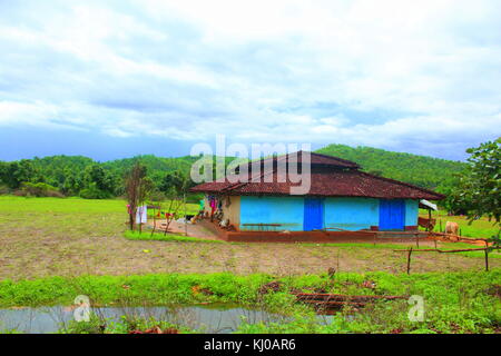 Eine perfekte indische Dorf Haus, zur Erhaltung der indischen traditionellen Stil mit bunten Natur! Stockfoto