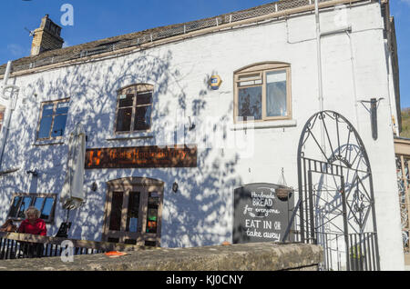 Hobbs Bäckerei in der Mitte des Cotswold Stadt Nailsworth in Gloucestershire, VEREINIGTES KÖNIGREICH Stockfoto