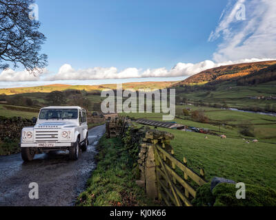 Land Rover Defender 90 in Yorkshire Dales UK Stockfoto