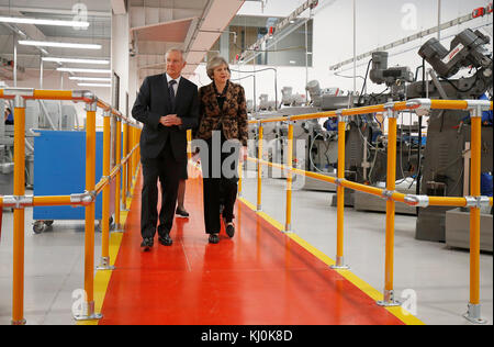Premierministerin Theresa May besucht eine technische Ausbildungseinrichtung in den West Midlands. Stockfoto