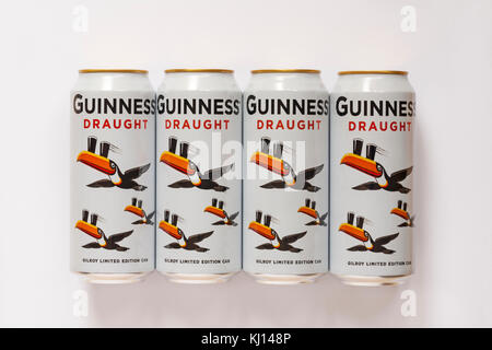 Guinness Draught - Limited Edition Guinness Dosen mit kultigen John gilroys Toucan Artwork - vier Dosen auf weißem Hintergrund auf ads auf der Grundlage Stockfoto