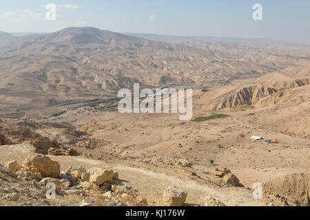 Dorf und Farmen in der Wüste von Jordanien Stockfoto