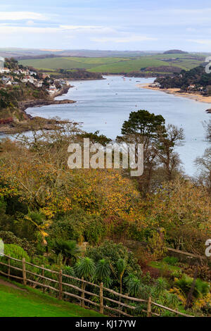 Ansicht von oben Overbecks Garten der South Devon, UK, Kingsbridge Mündung mit Salcombe auf der Linken, East Portlemouth auf der rechten Seite. Stockfoto