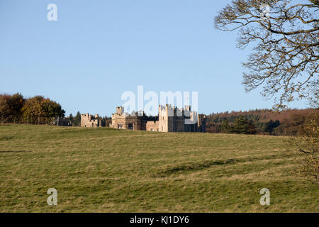 Raby Castle im Herbst Stockfoto