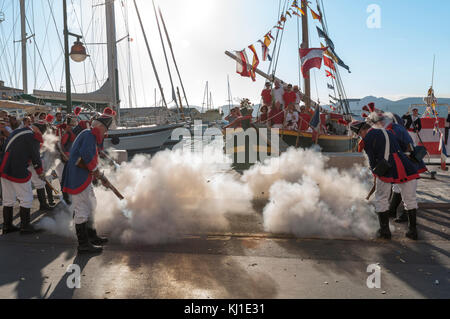 Europa, Frankreich, Var, 83, St Tropez, die Tapferkeit, feuerte blunderbusses in einem Hafen. Stockfoto