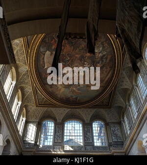 Die große Halle in Blenheim Palace, hat eine Decke von James Thornhill mit Apotheose des Herzogs gemalt. Blenheim Palace in Woodstock, Oxfordshire, England. Es ist der Hauptwohnsitz der Herzöge von Marlborough und die einzige nicht-königlichen Nicht-bischöflichen Country House in England den Titel des Palastes zu halten. Der Palast, einer der größten England Häuser, wurde zwischen 1705 und ca. 1722 errichtet. Die Apotheose von James Thornhill lackiert Stockfoto