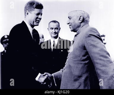 Jawaharlal Nehru (1889-756) Der indische Premierminister mit US-Präsident John F. Kennedy (1917-1963) im Weißen Haus 1962 Stockfoto