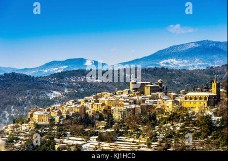 Frankreich. Var (83), Pays de Fayence. Das Dorf Callian unter Schnee Stockfoto