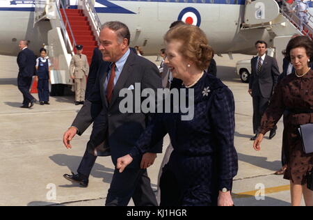 Margaret Thatcher, Premierminister des Vereinigten Königreichs, met von US-Außenminister Alexander Haig, bei ihrem Besuch in den Vereinigten Staaten. 1982 Stockfoto