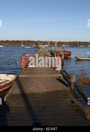 Wandern in der Nähe des Flusses orwell Suffolk Stockfoto