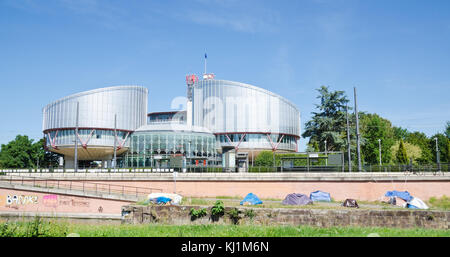 Straßburg, Frankreich. 30. August 2016. Ein Lager außerhalb der Europäischen Gerichtshof für Menschenrechte in Strasbourg. Stockfoto