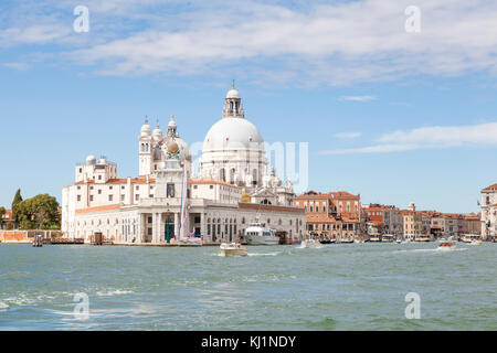 Punta della Dogana, Dorsoduro Venedig, Italien von der Lagune. Dies war das Old Customs House liegt am Eingang des Grand Canal Stockfoto