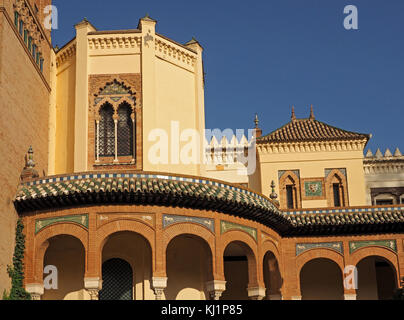 Detail der Mudejar Pavillon in den Botanischen Garten oder Park Maria Luisa, Sevilla, Spanien Stockfoto