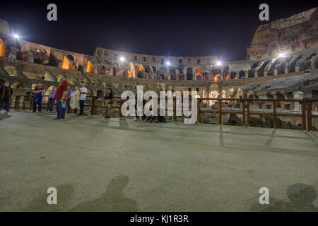 Nacht Foto des Kolosseum in Rom, Italien Stockfoto