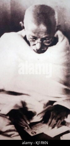 Mohandas Karamchand Gandhi 1869 - 1948), der bedeutendste Führer der indischen Unabhängigkeitsbewegung in britisch beherrschten Indien. Stockfoto