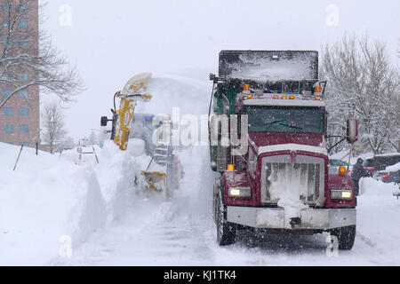 Winterdienst in der Stadt Quebec nach einem riesigen Schneesturm Stockfoto