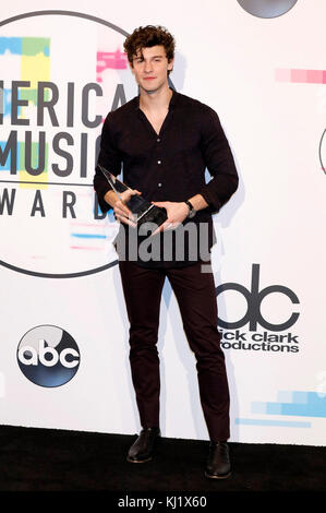 Shawn Mendes nimmt am 19. November 2017 an den American Music Awards 2017 im Microsoft Theater in Los Angeles, Kalifornien, Teil. Stockfoto