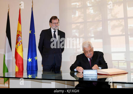 11. Mai 2017 - Madrid, Madrid, Spanien - der spanische Premierminister Mariano Rajoy trifft sich am 20. November 2017 mit dem palästinensischen Präsidenten Mahmoud Abbas im Moncloa-Palast in Madrid (Foto: © Thaer Ganaim/APA Images via ZUMA Wire) Stockfoto