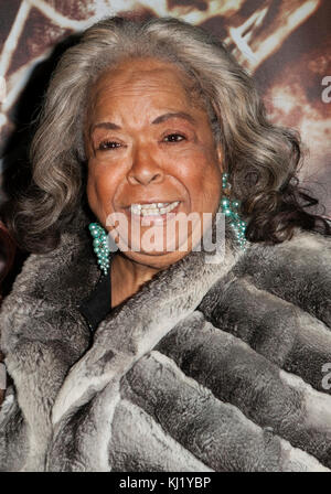 ***DELLA REESE IST VERGANGEN*** NEW YORK, NY - 19. MÄRZ: Della Reese besucht "The Bible Experience" Opening Night Gala bei Der Bibelerfahrung am 19. März 2013 in New York City. © Corredor99/MediaPunch Inc Stockfoto