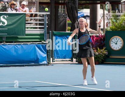 ***JANA NOVOTNA IST VERGANGEN. * Delray Beach, FL - 21. November: Jana Novotna während der Saison 2015 Chris Evert/Raymond James Pro-Celebrity Tennis Classic im Delray Beach Tennis Center in Delray Beach, Florida 21. November 2015. Foto Von Aaron Gilbert/MediaPunch Stockfoto