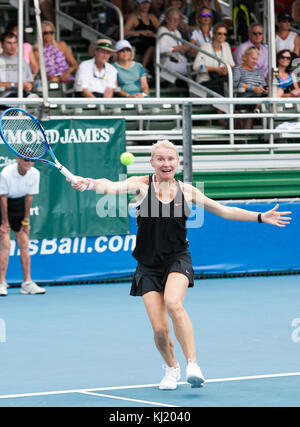 ***JANA NOVOTNA IST VERGANGEN. * Delray Beach, FL - 21. November: Jana Novotna während der Saison 2015 Chris Evert/Raymond James Pro-Celebrity Tennis Classic im Delray Beach Tennis Center in Delray Beach, Florida 21. November 2015. Foto Von Aaron Gilbert/MediaPunch Stockfoto