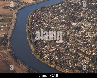 Sacramento, CA, USA. November 2017. 18. November 2017 - Sacramento, Kalifornien - der Sacramento River umgibt Häuser in Sacramento, Kalifornien am Samstag, den 18. November 2017. Quelle: KC Alfred/ZUMA Wire/Alamy Live News Stockfoto