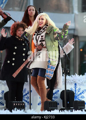 New York, NY, USA. Nov. 2017. Gwen Stefani probt und tapes ihr Performance-Segment Macy's Day Parade 2017 im Bryant Park in nNew York City am 21. November 2017. Credit: Rw/Media Punch/Alamy Live News Stockfoto