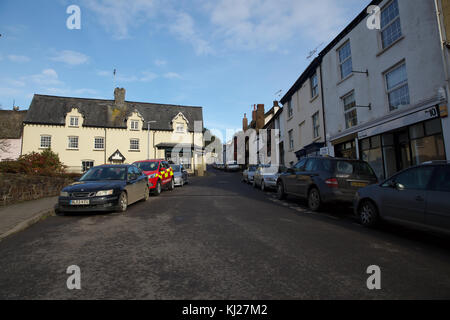 Hatherleigh, UK. 21 Nov, 2017. Blauer Himmel über Hatherleigh, Devon. Credit: Keith Larby/Alamy leben Nachrichten Stockfoto