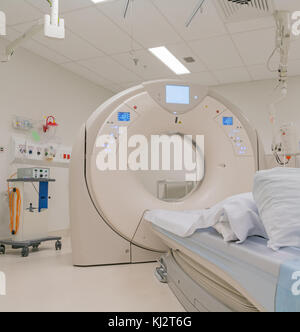 Ct-Scanner im Krankenhaus bei der Radiographie. Stockfoto