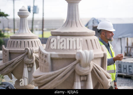Restaurierungsarbeiten an Ord und Weitzel Tor in Arlington National Cemetery (30226147236) Stockfoto