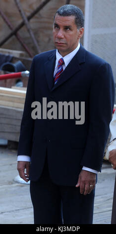 NEW YORK - Juli 06: Königin Elizabeth II. ist vom New Yorker Gouverneur David Patterson begrüßt, als sie auf das World Trade Center eintrifft Gedenken an die Opfer der Anschläge des 11. September, die während eines Besuchs auf Ground Zero zu bezahlen. Am 6. Juli 2010 Menschen: David Patterson Stockfoto