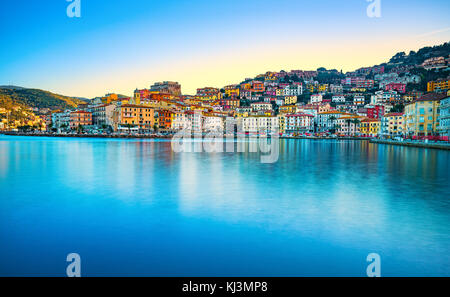 Porto Santo Stefano Panoramablick auf Meer, italienische Reiseziel. Monte Argentario, Toskana, Italien. Stockfoto