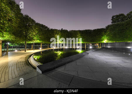 Korean War Veterans Memorial bei Nacht, in National Mall in Washington, DC. Die Gedenkstaette erinnert an jene, die im koreanischen Krieg diente. Stockfoto