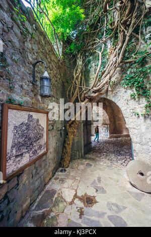 Tor zur Festung in Stari Bar (Alte Bar) - kleine Stadt in der Nähe von Bar Stadt, Teil der Bar Gemeinde im Süden Montenegros Stockfoto