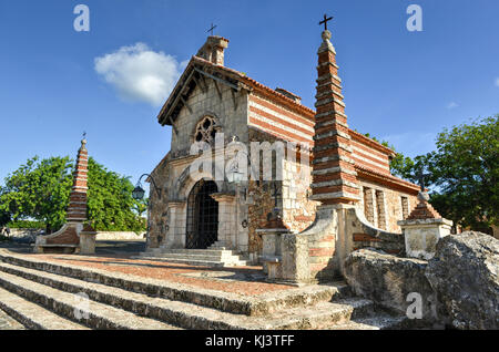 St. Stanislaus Kirche (Iglesia San Estanislao de Cracovia in Spanisch) alte Dorf Altos de chavon-koloniale Stadt in Casa de Campo rekonstruiert, Stockfoto