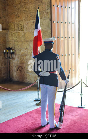 Santo Domingo Dominikanische Republik - September 2, 2014: Soldat Wache in der nationalen Pantheon in Santo Domingo Dominikanische Republik. Stockfoto