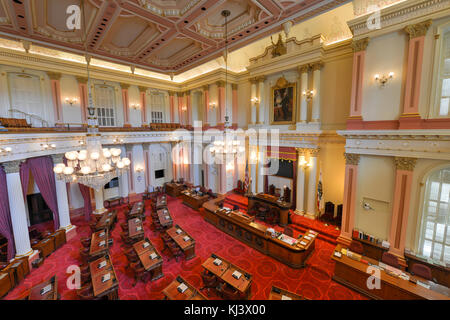 Sacramento, Kalifornien - 31. Mai 2014: Eine leere Senat Kammer in der California State Capitol Building am 31. Mai 2014 in Sacramento, Kalifornien Stockfoto
