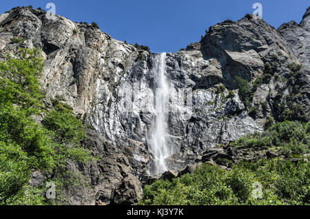 Bridalveil fall in Yosemite National Park. Einer der bekanntesten Wasserfälle im Yosemite Valley in Kalifornien Stockfoto