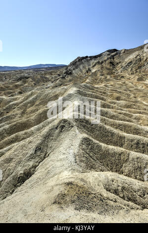 20 mule Team Canyon Road, Death Valley National Park. 20-mule Mannschaften wurden Teams von 18 Maultiere und 2 Pferde zu großen Wagen angehängt, die übergesetzt Bora Stockfoto