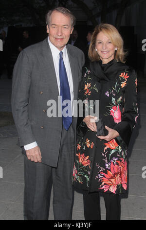 Charlie Rose und Amanda Burden besuchen die VANITY FAIR TRIBECA FILMFESTIVAL Opening Night Dinner im State Supreme Courthouse am 20. April 2010 in New Stockfoto