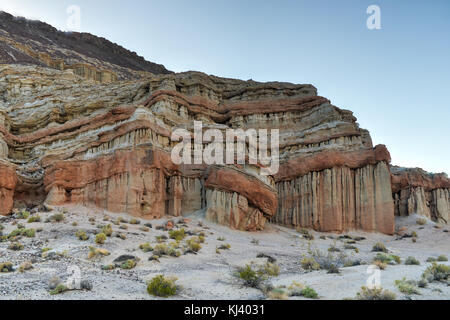 Red Rock Canyon State Park in Kern County, Kalifornien, USA, mit malerischen Wüste Klippen, Buttes und spektakulären Felsformationen. Der Park ist zu finden Stockfoto